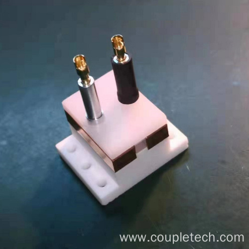 Čo robí Pockelsovu bunku základným elektrooptickým komponentom v moderných laserových systémoch?